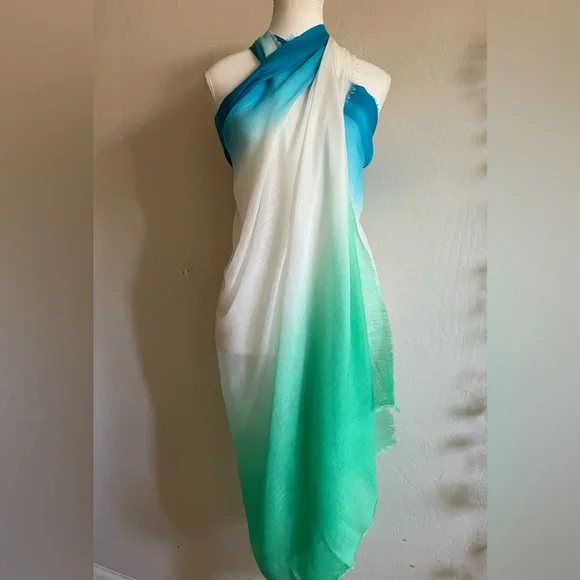 Blue, white and green wrap - Picture 9 of 11